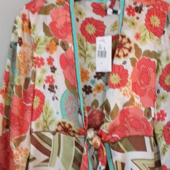 Top - Picture 3 of 4